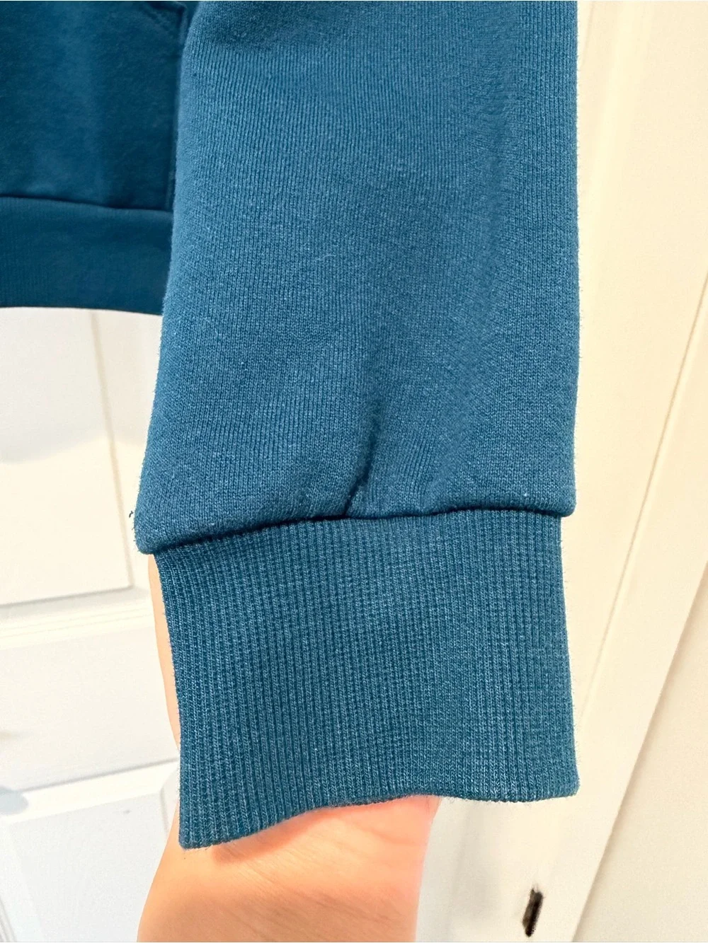 Auth. ✅ RARE ALO Yoga “Eclipse Blue” Accolade Hoodie Size Medium 💙